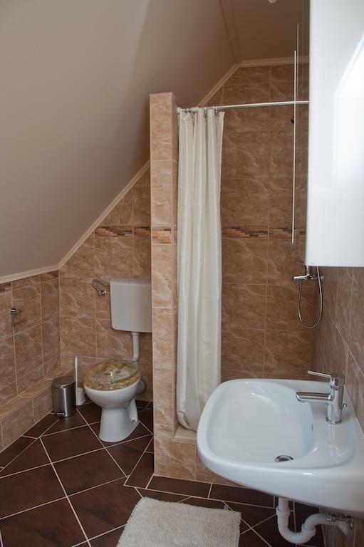 Alt Baden Apartement Dunaszekcso Chambre photo